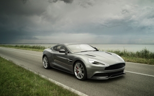 Aston Martin Vanquish на трассе