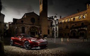 Бордовый Aston Martin Vanquish