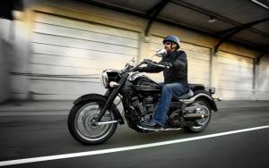 Yamaha XV1900A на дороге