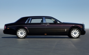 Rolls-Royce Phantom вид сбоку