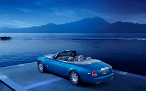 Rolls-Royce Phantom на берегу
