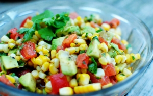 Овощной салат с кукурузой