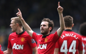 Хуан Мата празднует гол