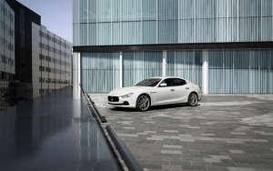 Белый Maserati Ghibli