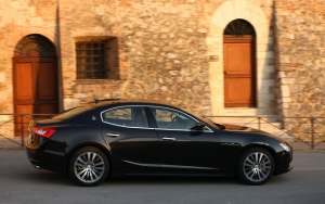 Maserati Ghibli черного цвета