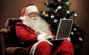 Санта Клаус с ноутбуком