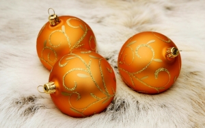 Оранжевые новогодние шарики