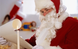 Дед мороз со списком подарков