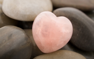 Камень в виде сердечка