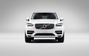Белый Volvo XC90