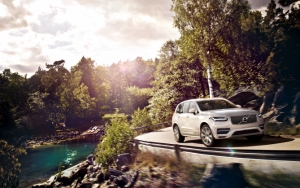 Volvo XC90 за городом