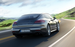 Porsche Panamera вид сзади