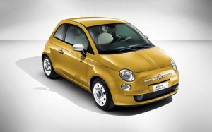 Желтый Fiat 500