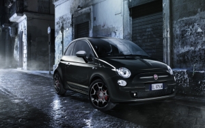 Черный Fiat 500