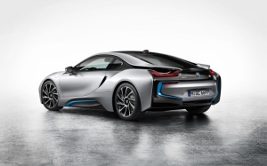 BMW i8 вид сзади