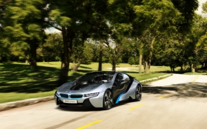 BMW i8 за городом