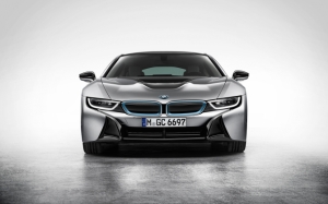 BMW i8 вид спереди