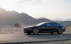 Aston Martin Lagonda на дороге