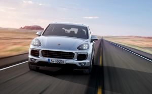 Porsche Cayenne на трассе