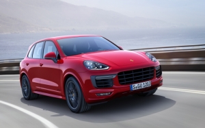 Красный Porsche Cayenne