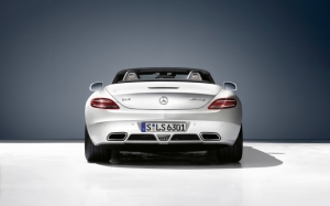 Mercedes SLS вид сзади