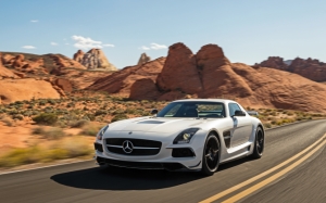 Mercedes SLS в пустыне