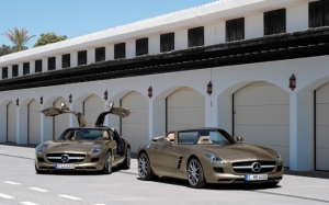 Два Mercedes SLS