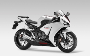 Белый Honda CBR1000RR