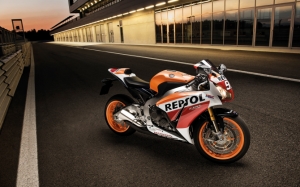 Оранжевый Honda CBR1000RR