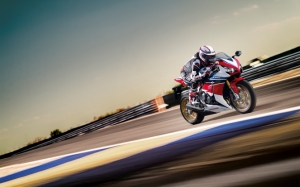 Honda CBR1000RR на гоночном треке