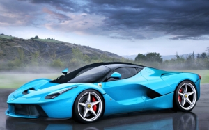 Ferrari LaFerrari голубого цвета