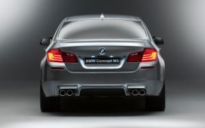 BMW M5 вид сзади