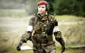 Немецкая девушка солдат