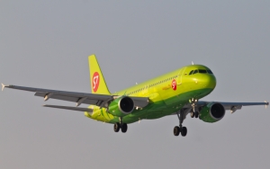 Зеленый самолет S7