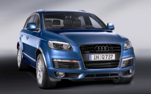 Синий Audi Q7