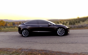 Черная Tesla Model 3