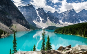 Голубое озеров в Канаде
