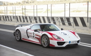 Спорткар Porsche 918 Spyder