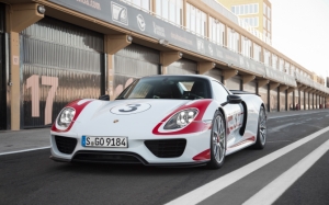 Porsche 918 Spyder вид спереди