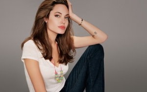 Худая Анджелина Джоли