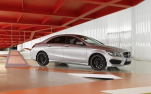 Серебристый Mercedes CLA